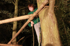Explorers bouwen een boomhut